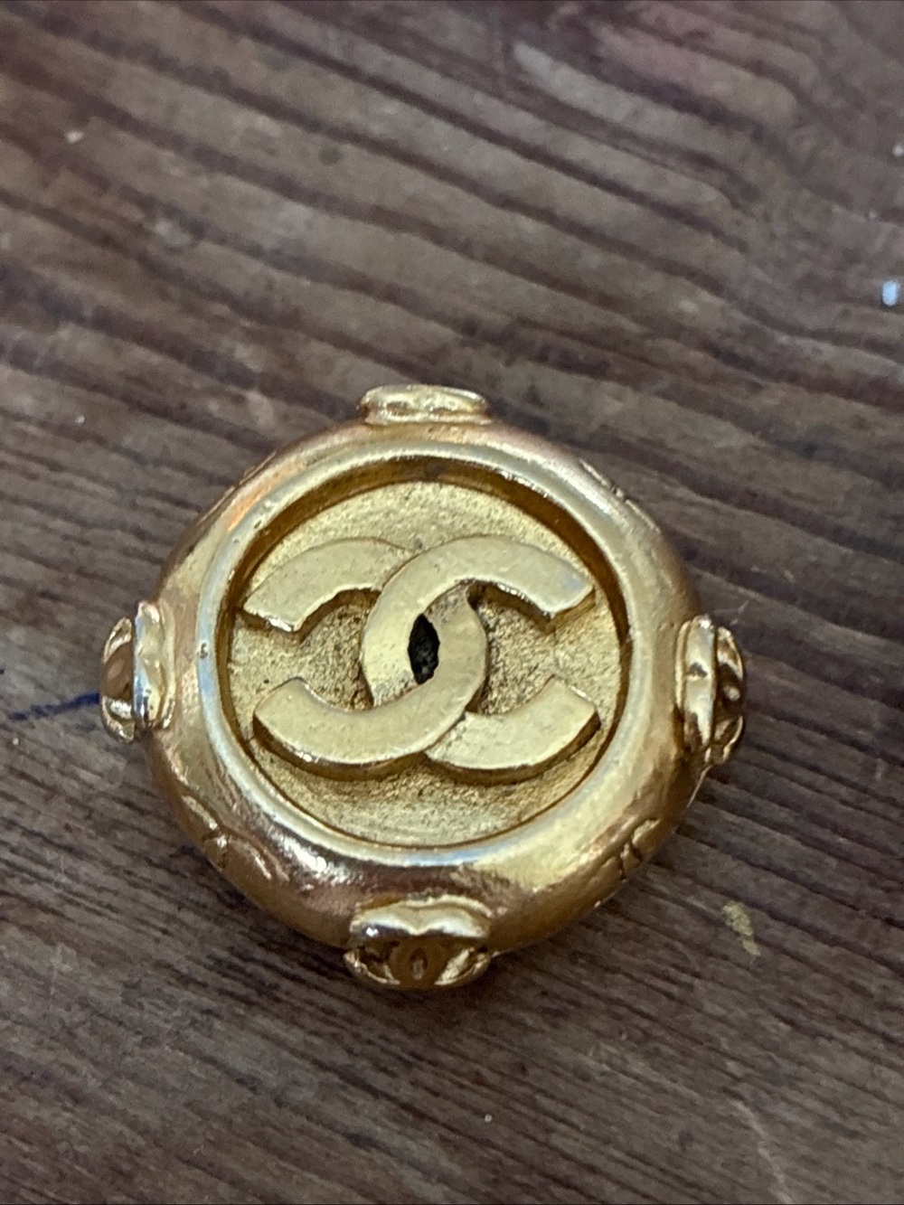 CHANEL Gold Interlocking CC clip on vintage Earrings - Picture 3 of 11
